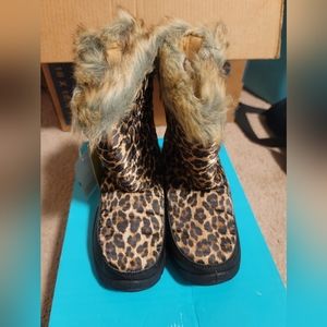 NIB girls snow boot